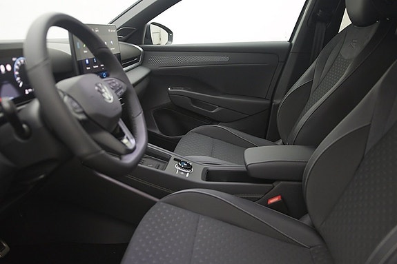 Volkswagen T-Roc 12 of 17