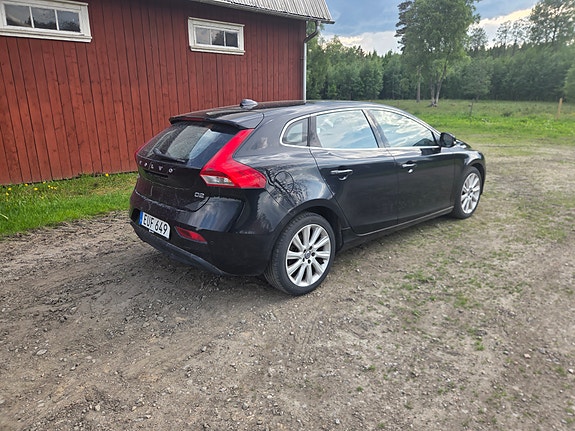 Volvo V40 3 of 5