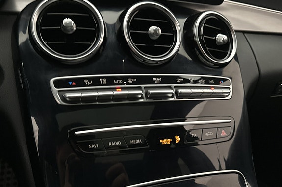 Mercedes-Benz C300 19 of 28