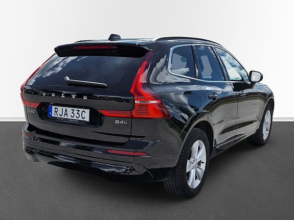 Volvo XC60 2 of 14