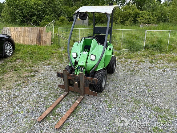 Kompaktlastare Avant 216