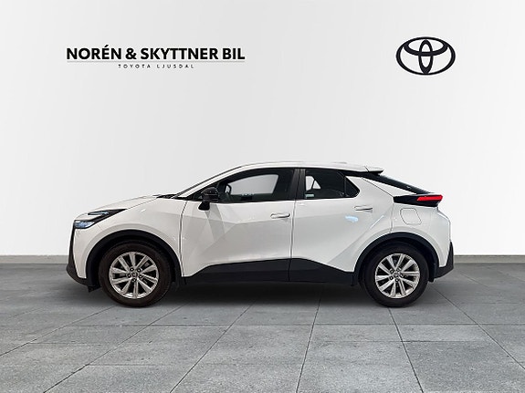 Toyota C-HR 4 of 5