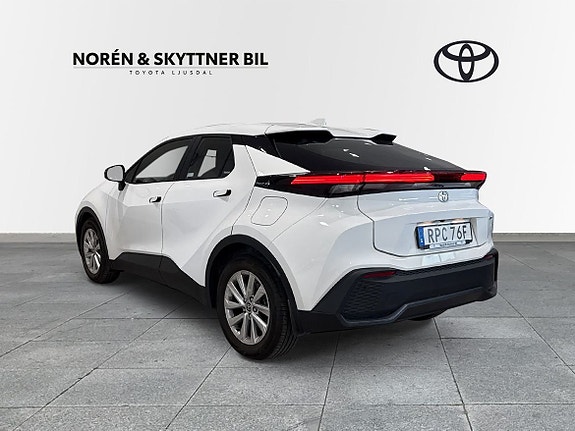 Toyota C-HR 3 of 5