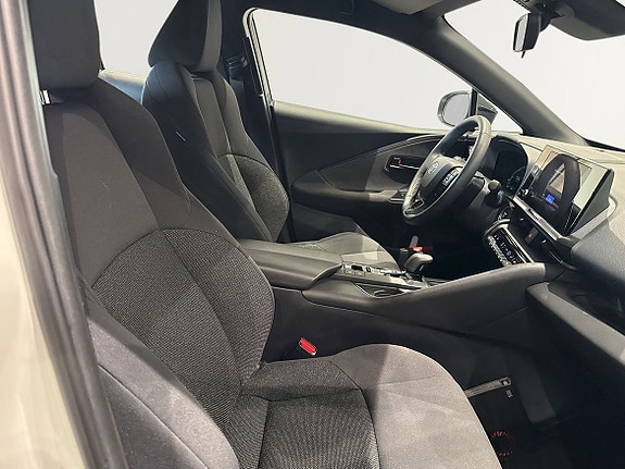 Toyota C-HR 7 of 11