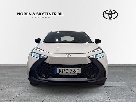 Toyota C-HR 6 of 11