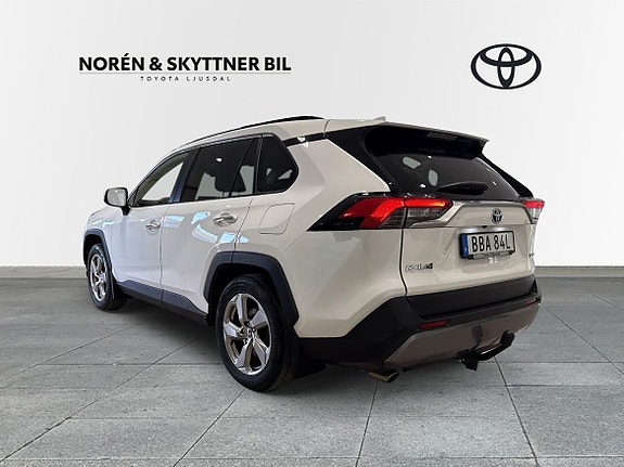 Toyota RAV4 3 of 5