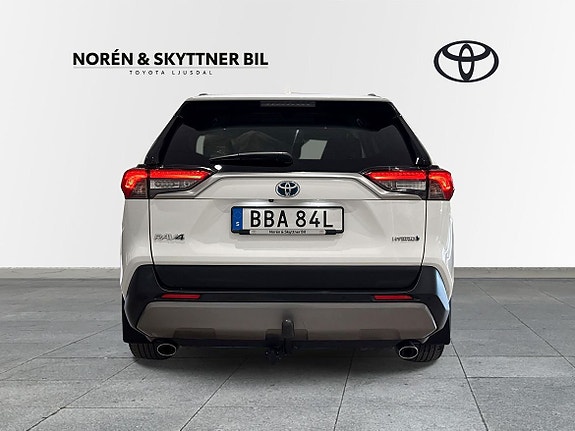 Toyota RAV4 5 of 5