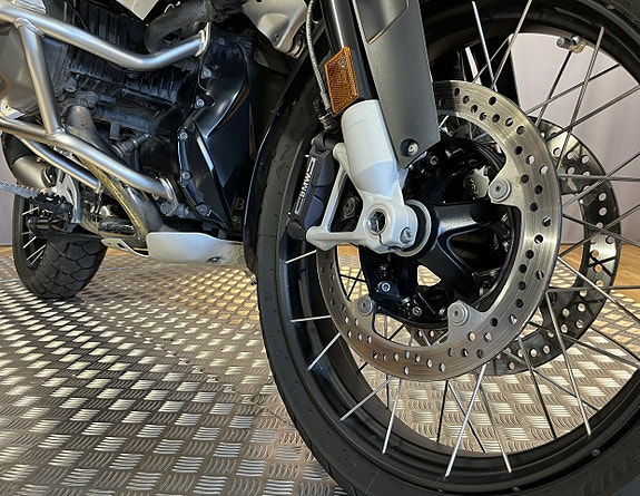 BMW R1250GS Adventure 7 of 14