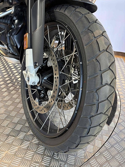BMW R1250GS Adventure 9 of 15