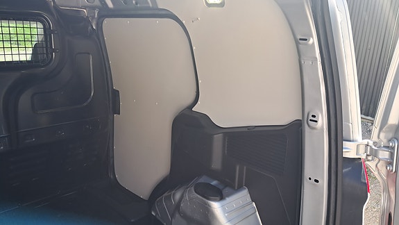 Ford Transit Courier 17 of 19