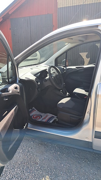 Ford Transit Courier 7 of 19
