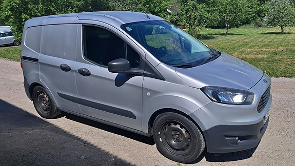 Ford Transit Courier 3 of 5