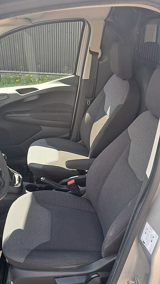 Ford Transit Courier 9 of 19