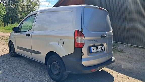 Ford Transit Courier 4 of 5