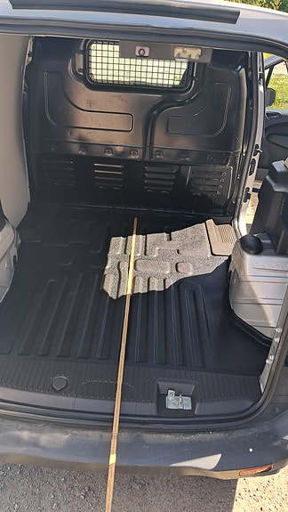 Ford Transit Courier 15 of 19