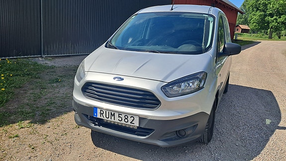 Ford Transit Courier 2 of 5