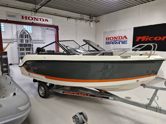 Uttern T53 med Mercury F100 Gångtid 76tim