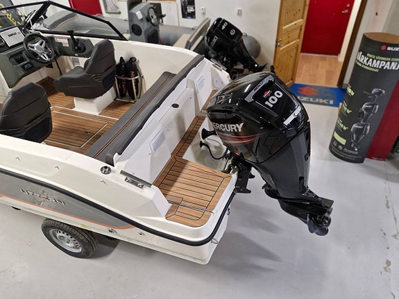 Uttern T53 med Mercury F100 Gångtid 76tim 6 of 9