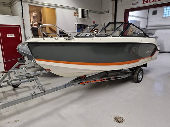 Uttern T53 med Mercury F100 Gångtid 76tim 3 of 9