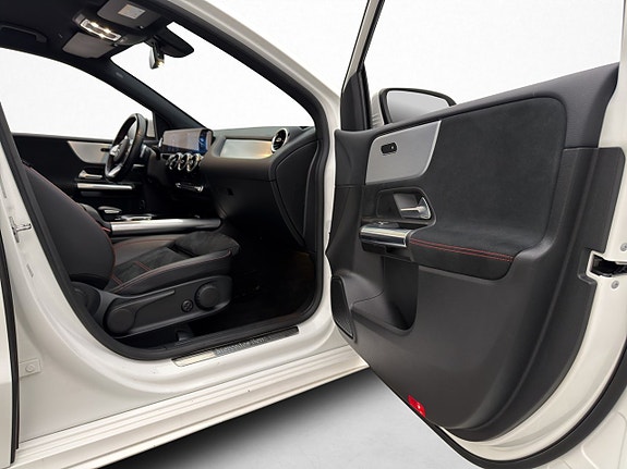 Mercedes-Benz B180 16 of 30