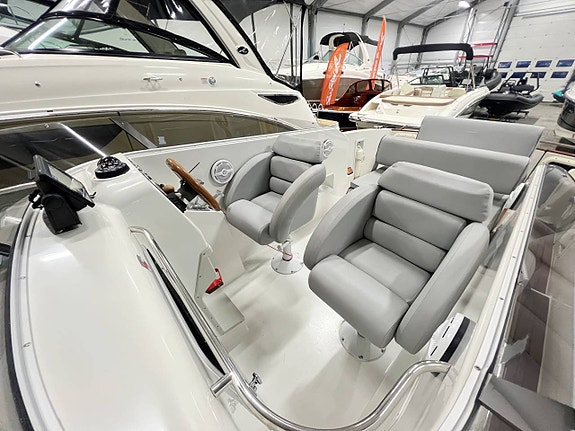 Hydrolift F-29 Hi-Perfomance | Volvo Penta 8.1 GXI | DPX-A 5 of 5
