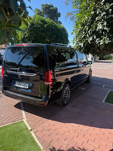 Mercedes-Benz V220 d 2 of 4