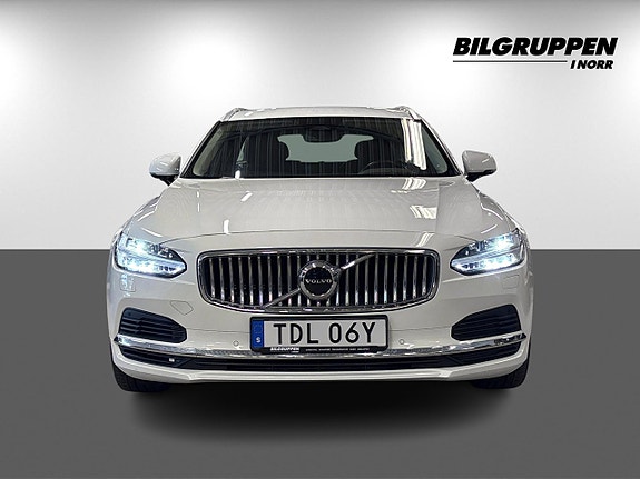 Volvo V90 2 of 5