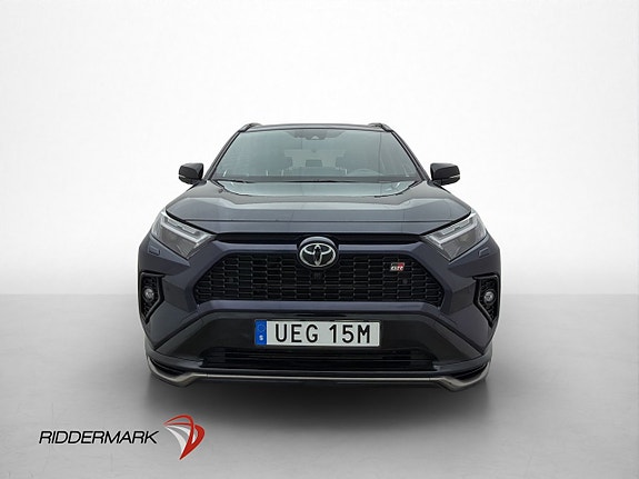 Toyota RAV4 Plug-in Hybrid 2 of 5