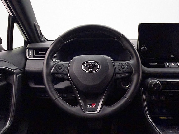 Toyota RAV4 Plug-in Hybrid 16 of 30