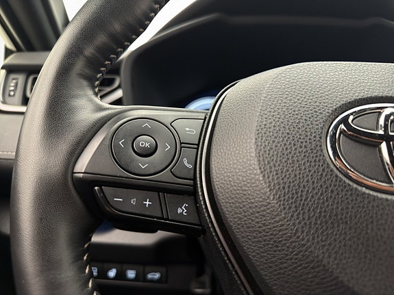 Toyota RAV4 Plug-in Hybrid 17 of 30