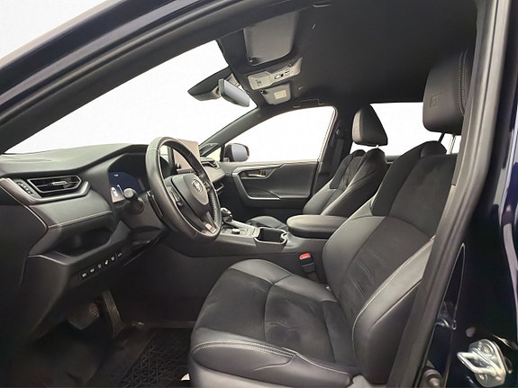 Toyota RAV4 Plug-in Hybrid 10 of 30