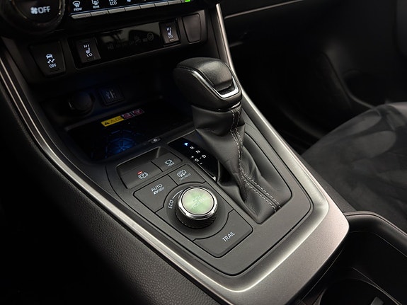 Toyota RAV4 Plug-in Hybrid 29 of 30