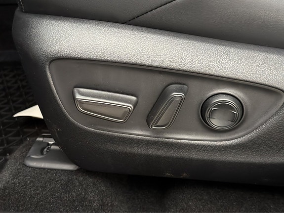 Toyota RAV4 Plug-in Hybrid 11 of 30