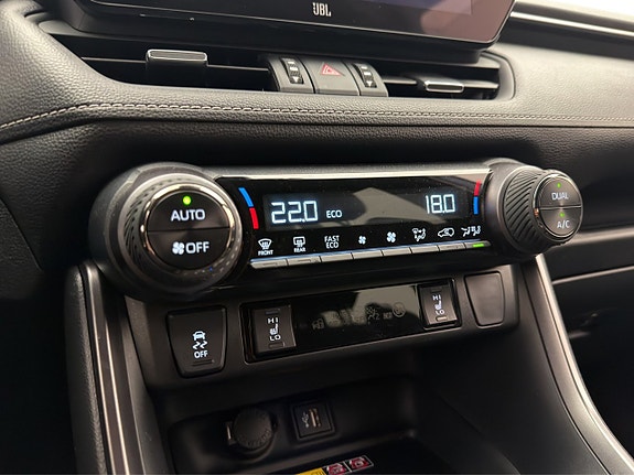 Toyota RAV4 Plug-in Hybrid 28 of 30