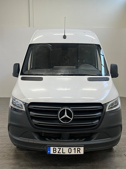 Mercedes-Benz Sprinter 319 2 of 13