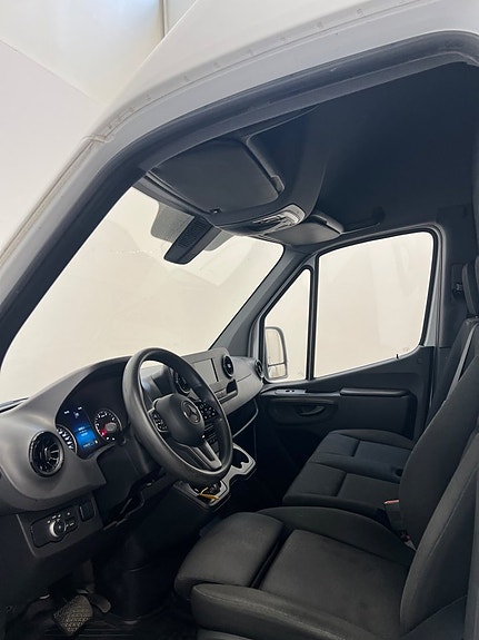 Mercedes-Benz Sprinter 319 8 of 13