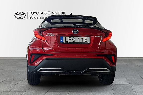 Toyota C-HR 4 of 15