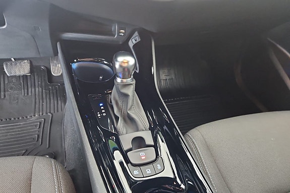 Toyota C-HR 10 of 15