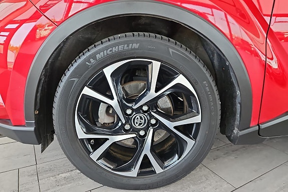 Toyota C-HR 15 of 15