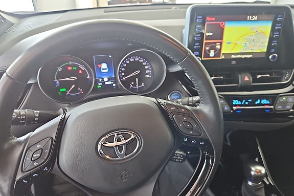 Toyota C-HR 8 of 15