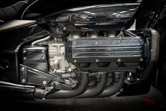 Honda NRX1800DA Valkyrie Rune Black On Black 15 of 20