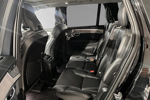 Volvo XC90 8 of 19