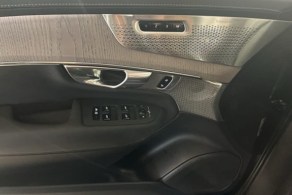 Volvo XC90 15 of 19