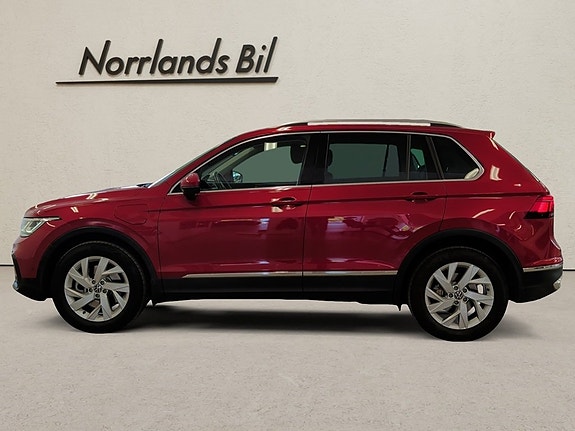 Volkswagen Tiguan 2 of 5