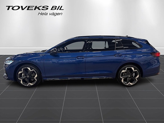 Skoda Superb 2 of 5
