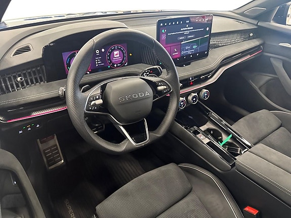 Skoda Superb 8 of 16