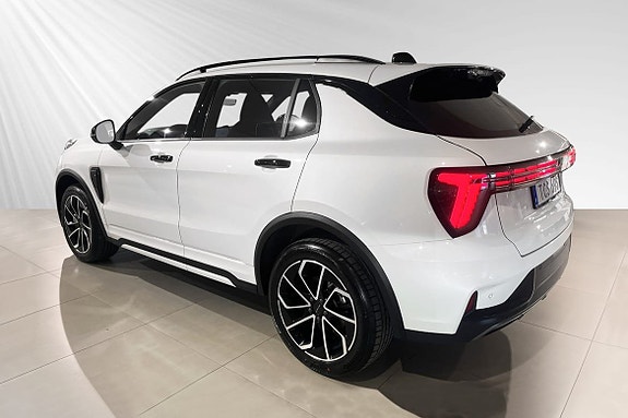 Lynk & Co 01 3 of 17