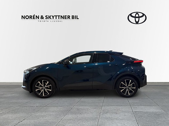 Toyota C-HR 4 of 5