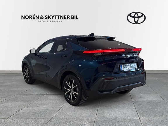 Toyota C-HR 3 of 5