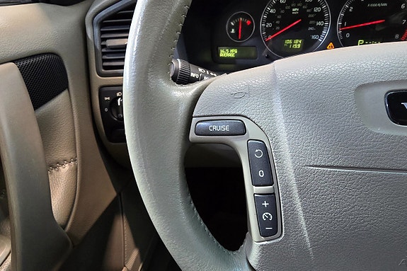 Volvo XC70 17 of 23